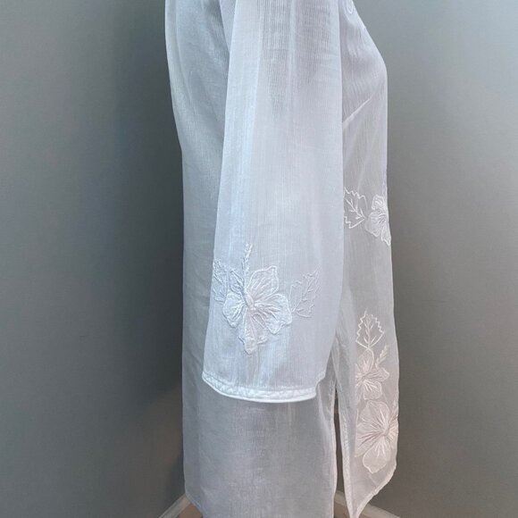 LIKE NEW Peppermint Bay White Cover Up - Picture 3 of 5